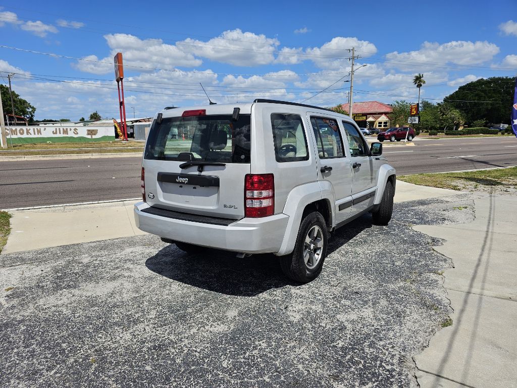 Photo 3 of this JEEP LIBERTY