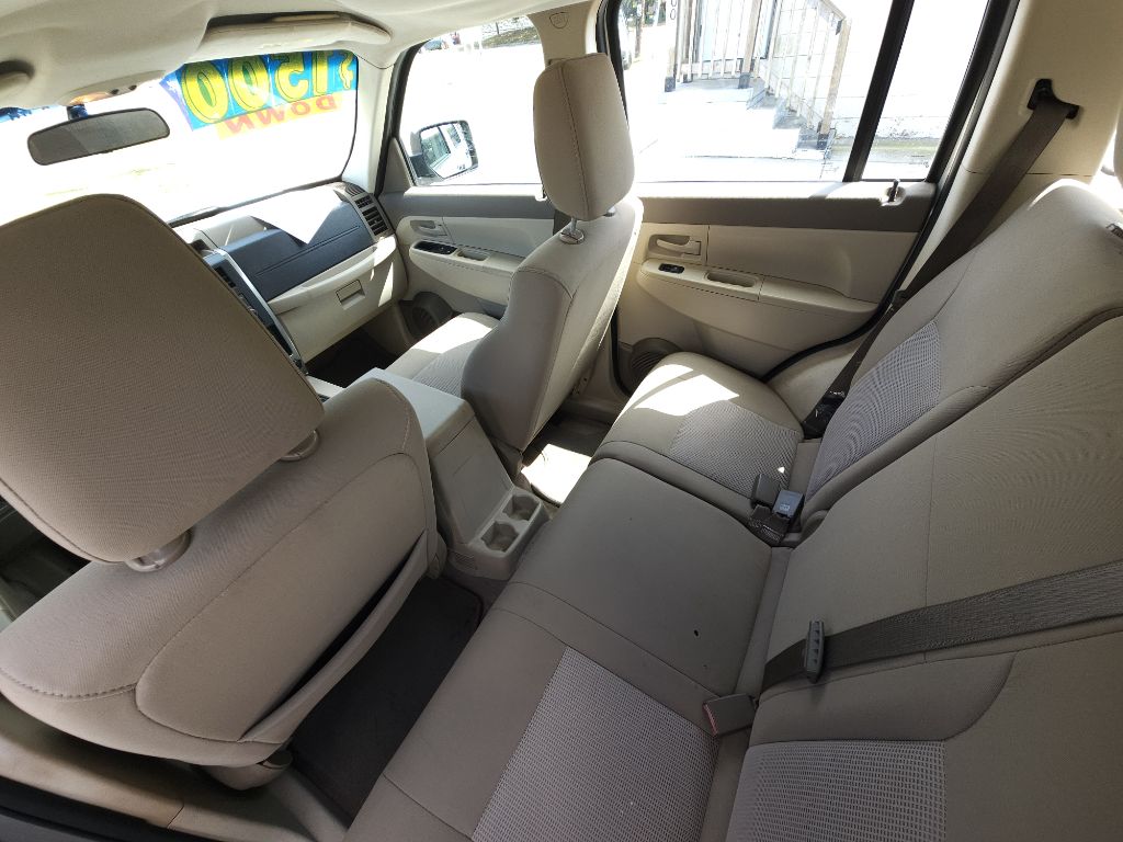 Photo 8 of this JEEP LIBERTY
