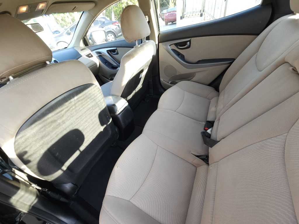 Photo 8 of this HYUNDAI ELANTRA