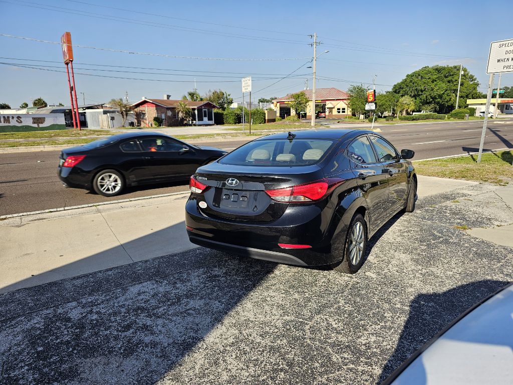 Photo 3 of this HYUNDAI ELANTRA
