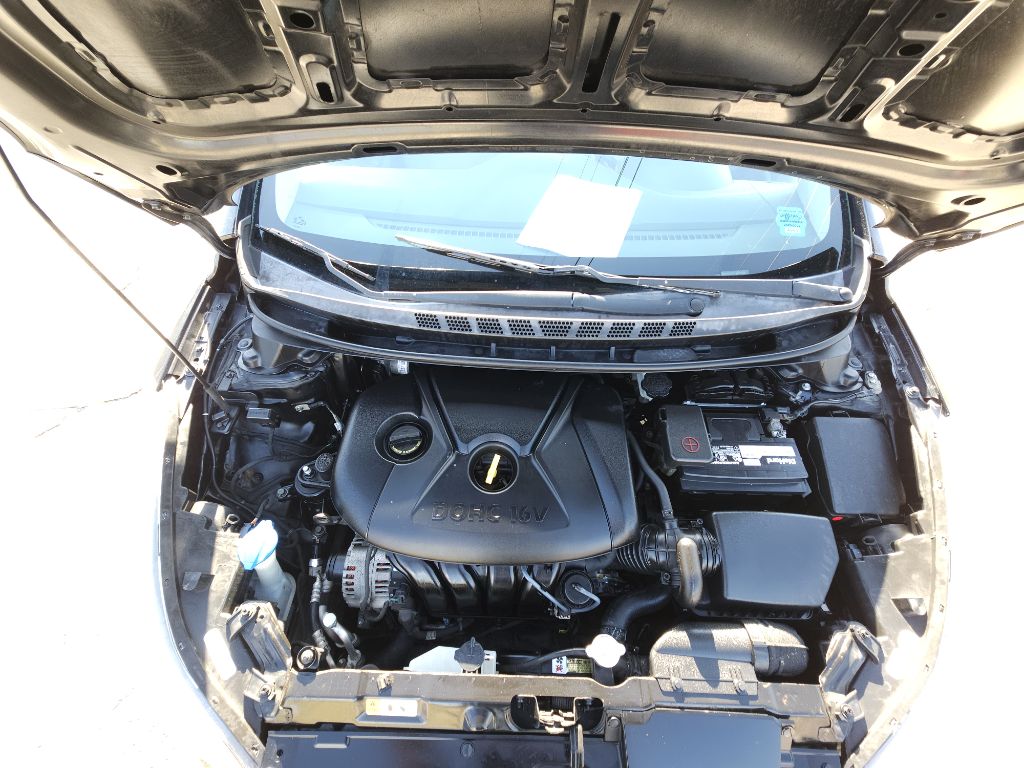 Photo 10 of this HYUNDAI ELANTRA