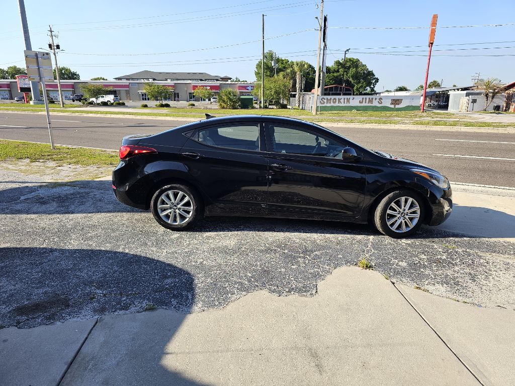 Photo 2 of this HYUNDAI ELANTRA