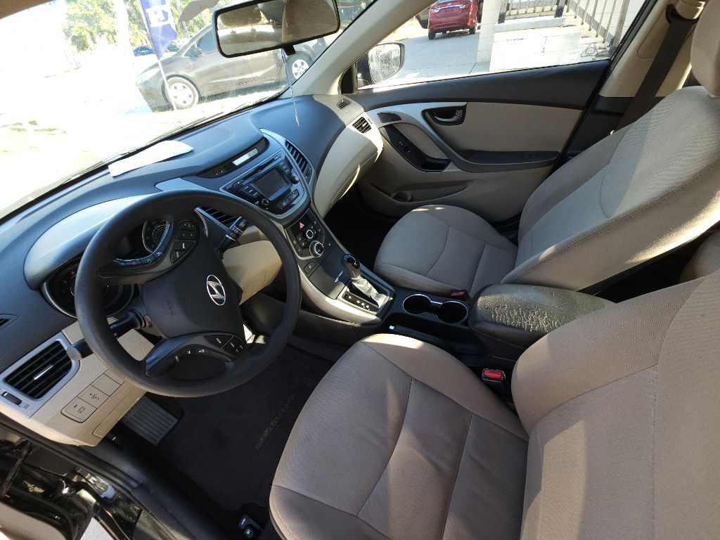Photo 7 of this HYUNDAI ELANTRA