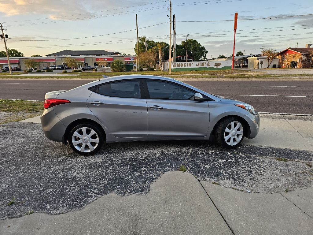 Photo 2 of this HYUNDAI ELANTRA