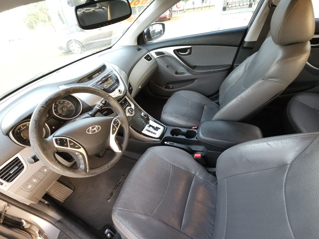 Photo 7 of this HYUNDAI ELANTRA