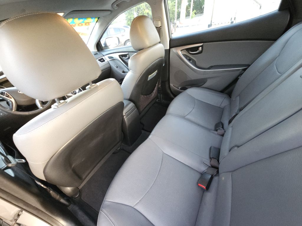 Photo 8 of this HYUNDAI ELANTRA
