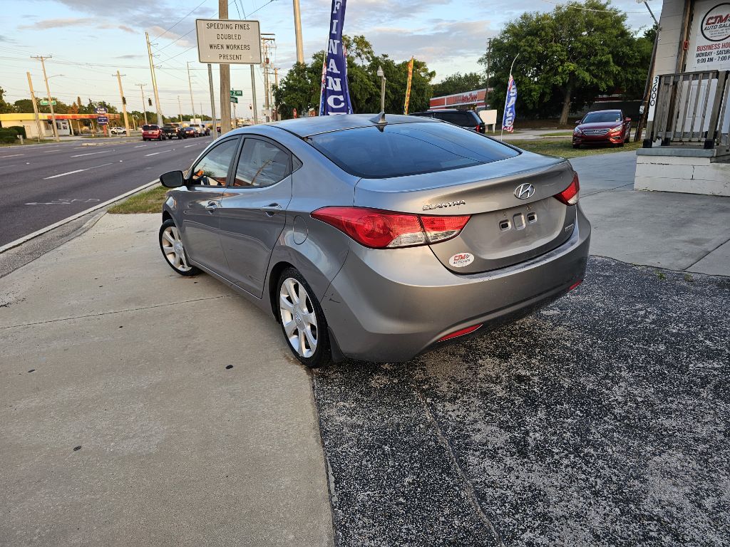 Photo 4 of this HYUNDAI ELANTRA