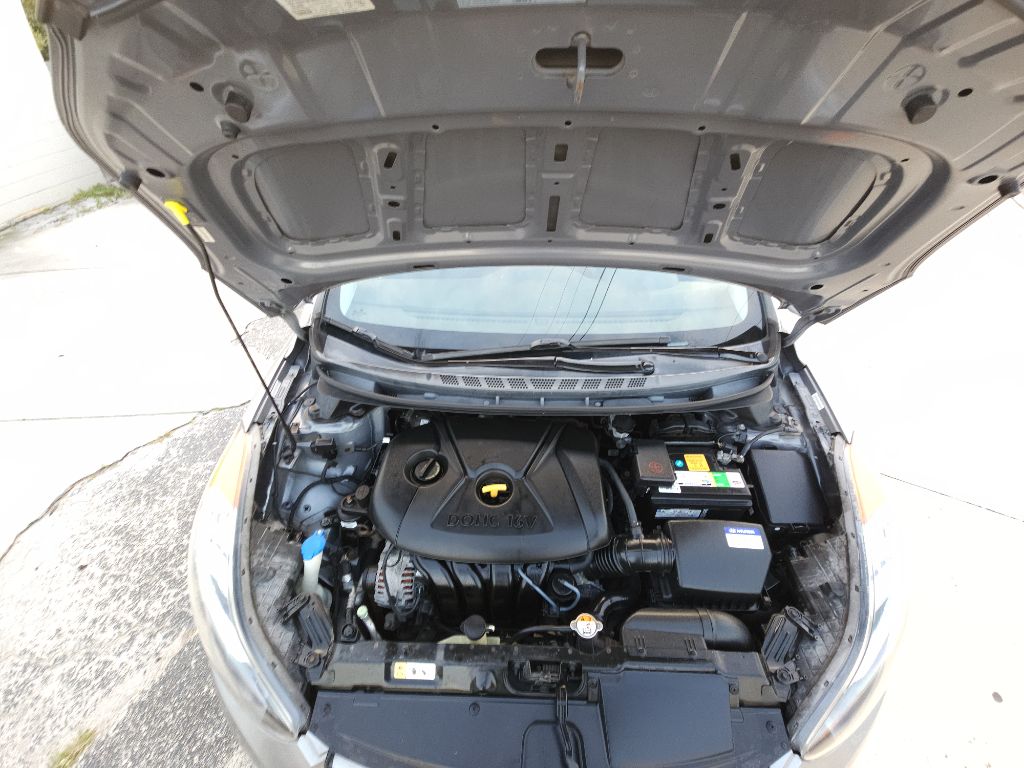 Photo 10 of this HYUNDAI ELANTRA