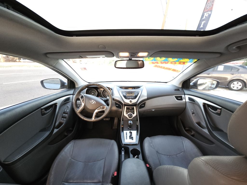 Photo 9 of this HYUNDAI ELANTRA
