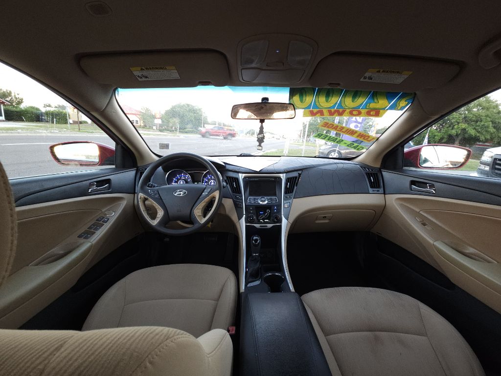 Photo 9 of this HYUNDAI SONATA