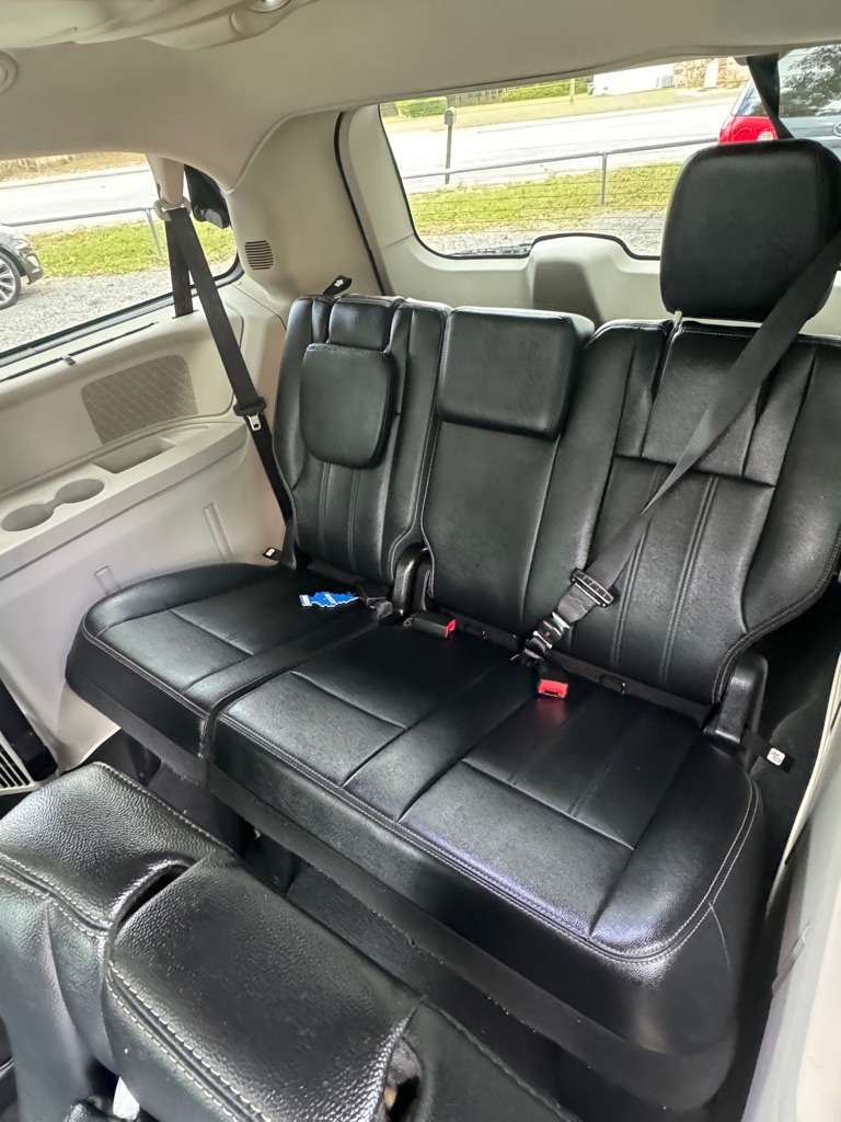 Photo 10 of this CHRYSLER TOWN & COUNTRY