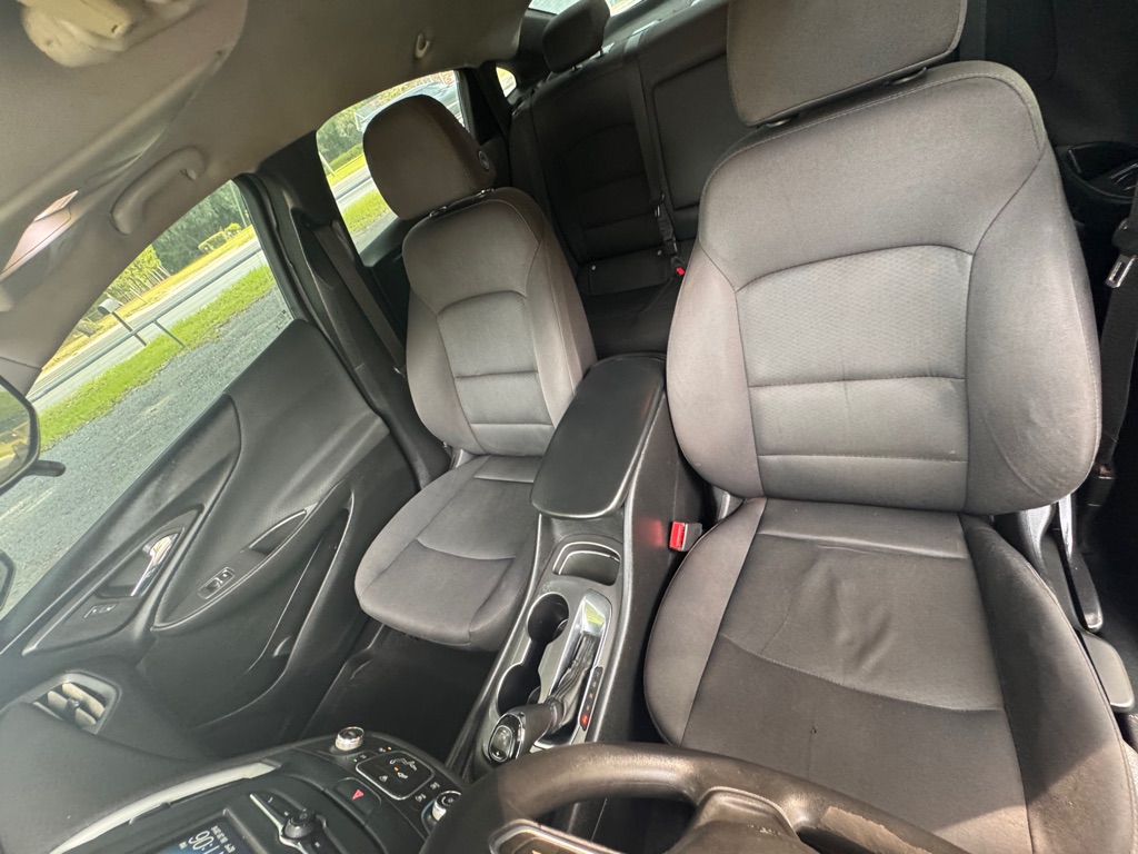 Photo 13 of this CHEVROLET MALIBU