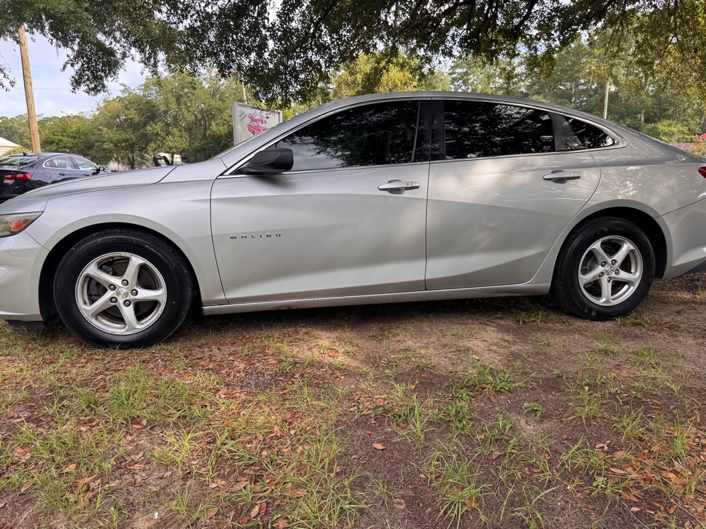 Photo 8 of this CHEVROLET MALIBU