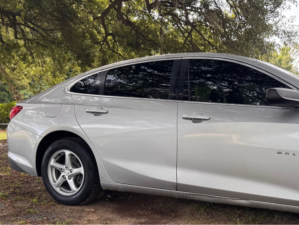Photo 7 of this CHEVROLET MALIBU