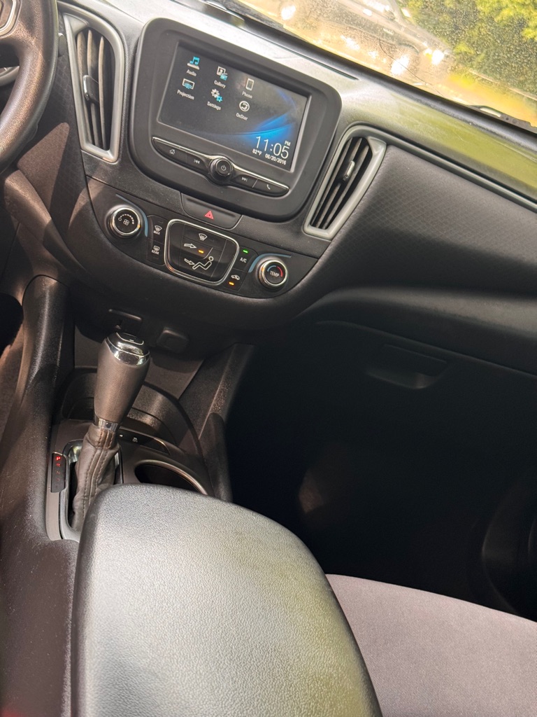 Photo 15 of this CHEVROLET MALIBU