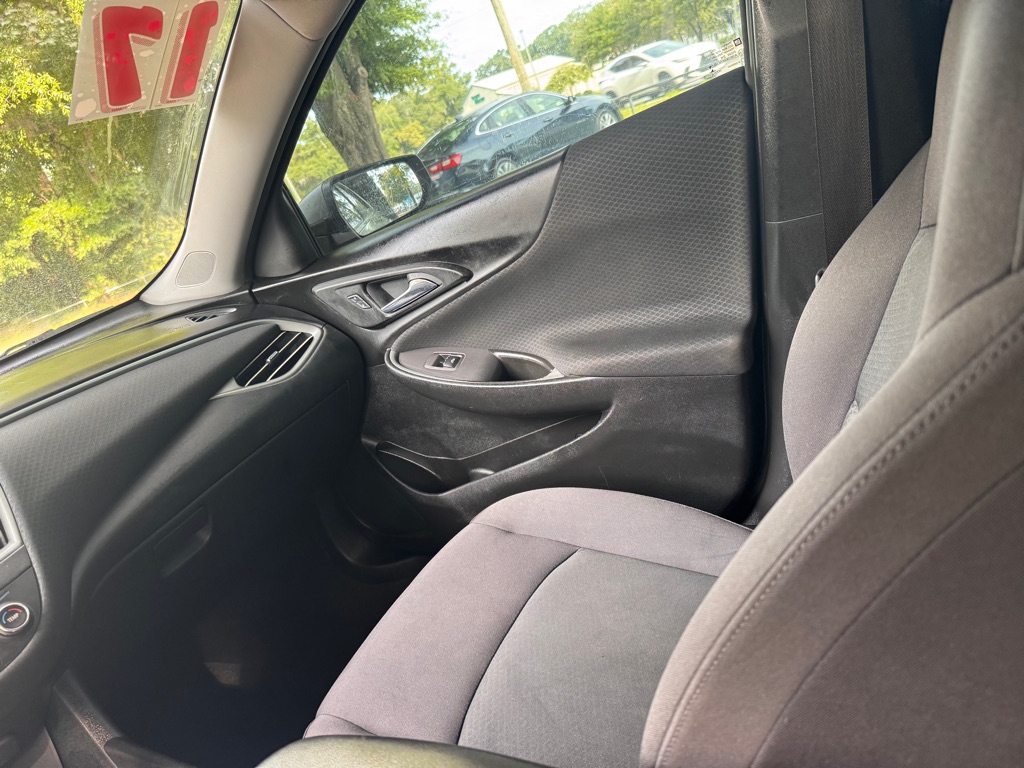 Photo 16 of this CHEVROLET MALIBU