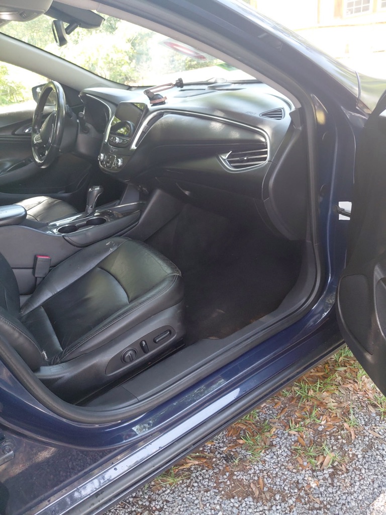 Photo 6 of this CHEVROLET MALIBU