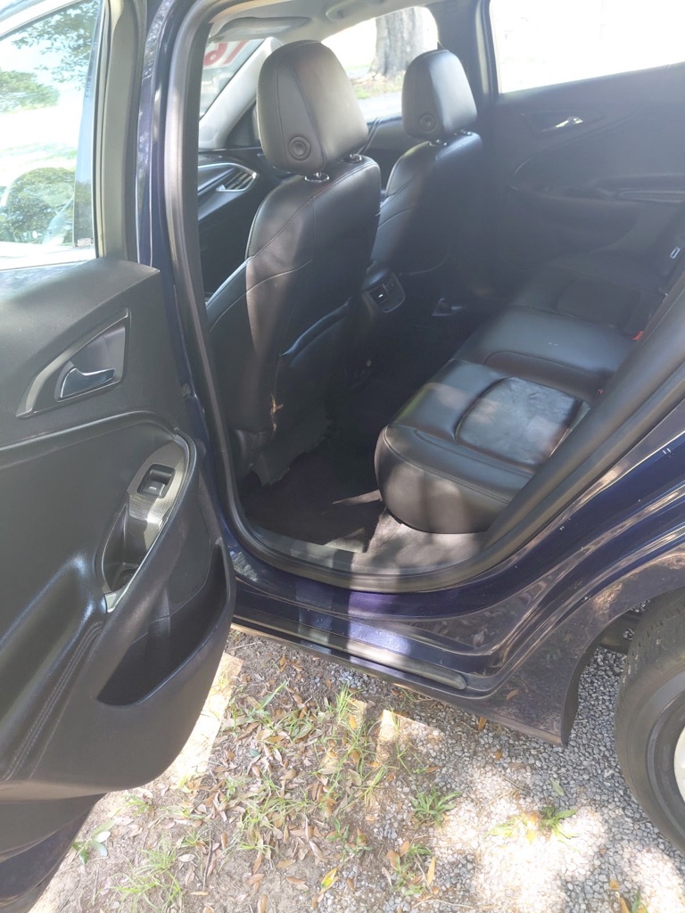 Photo 5 of this CHEVROLET MALIBU