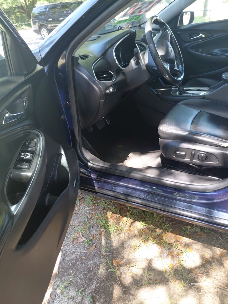 Photo 8 of this CHEVROLET MALIBU