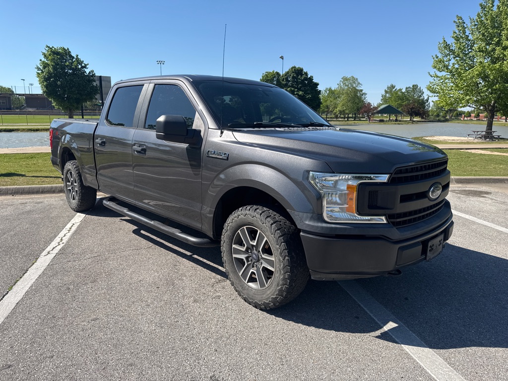 Photo 3 of this FORD F150