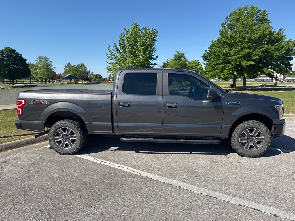 Photo 4 of this FORD F150