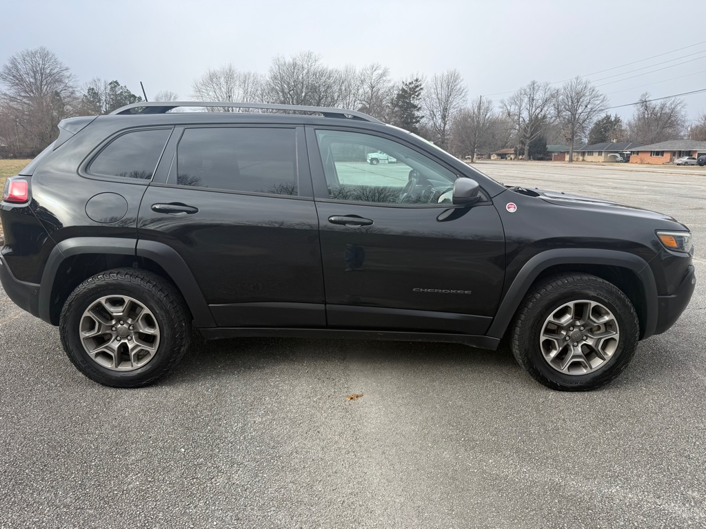 Photo 2 of this JEEP CHEROKEE