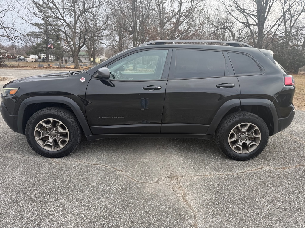 Photo 18 of this JEEP CHEROKEE