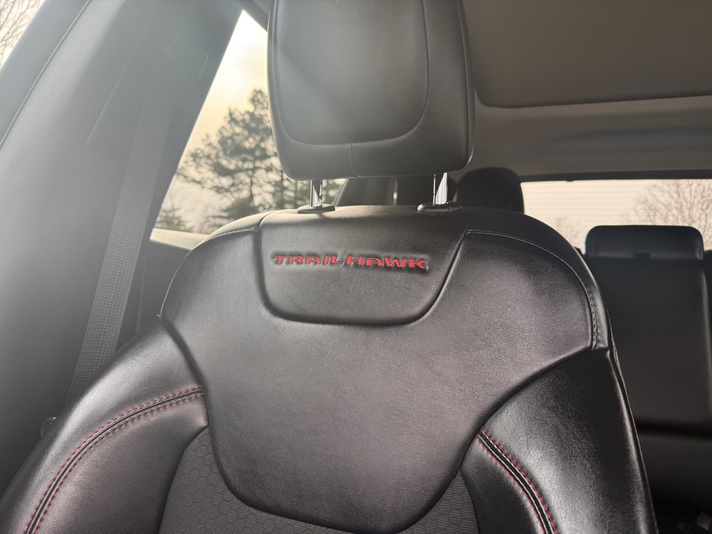 Photo 13 of this JEEP CHEROKEE