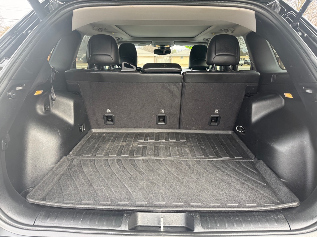 Photo 10 of this JEEP CHEROKEE