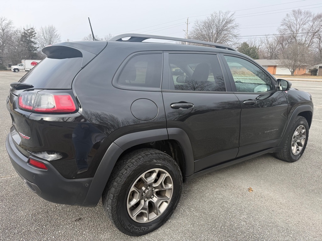 Photo 5 of this JEEP CHEROKEE