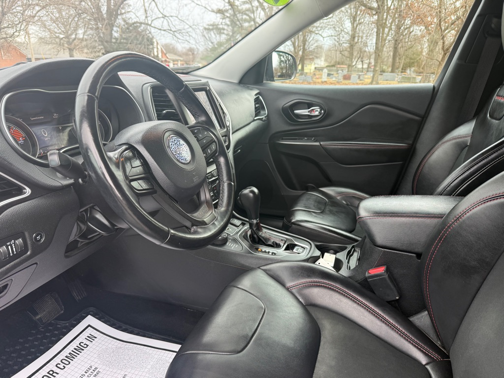 Photo 14 of this JEEP CHEROKEE