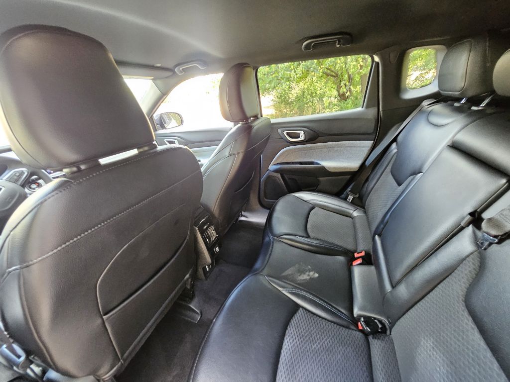 Photo 8 of this JEEP COMPASS