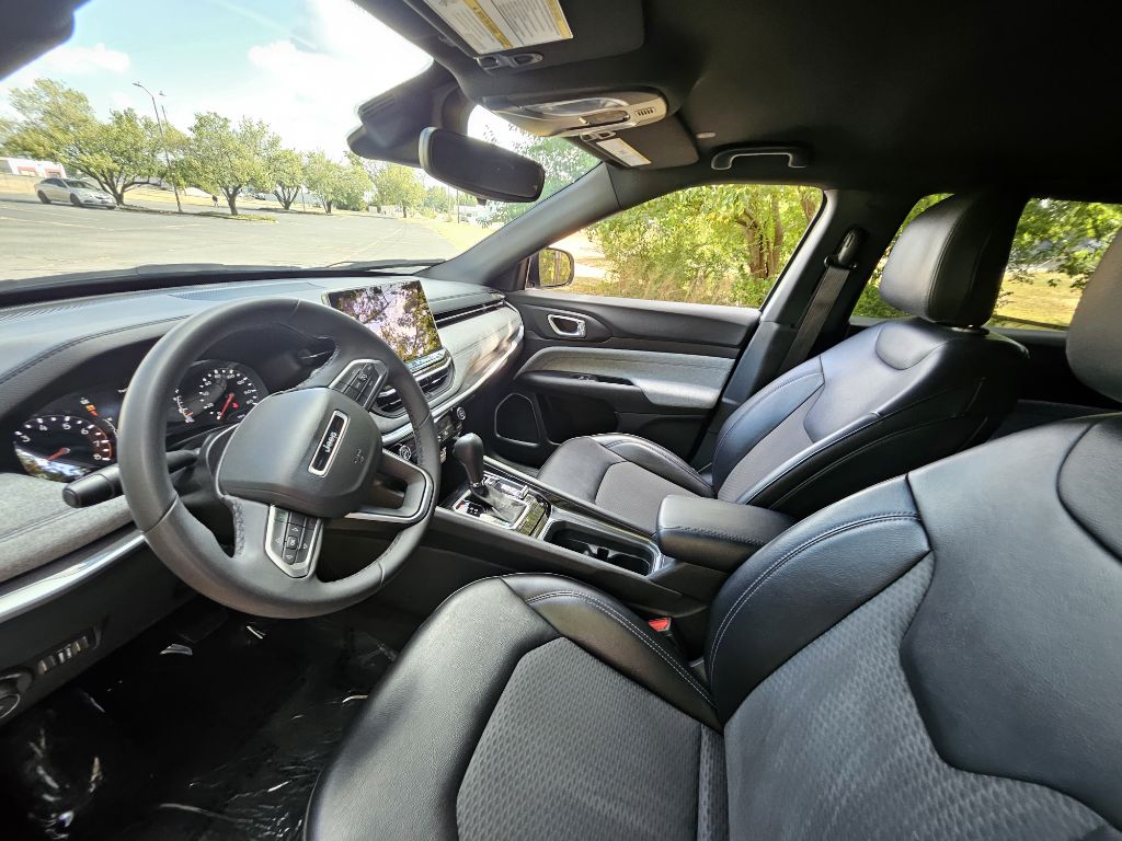 Photo 12 of this JEEP COMPASS