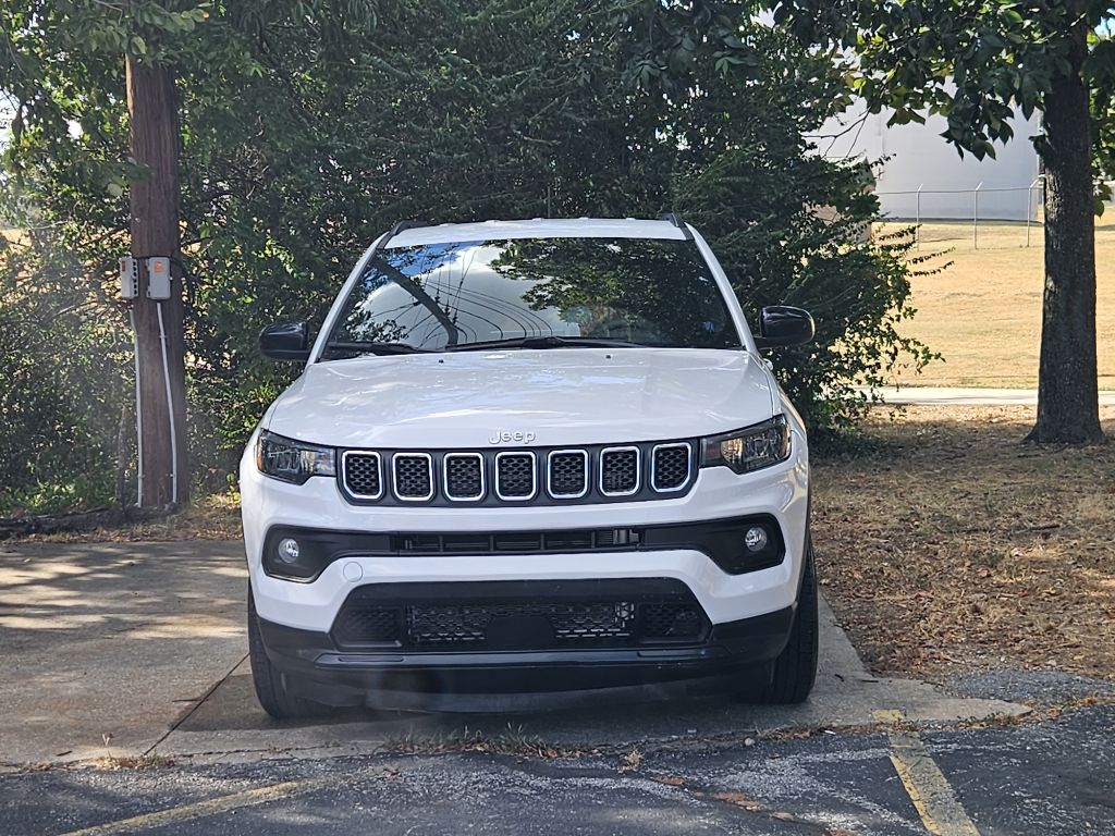Photo 3 of this JEEP COMPASS