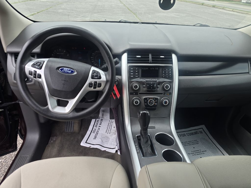 Photo 10 of this FORD EDGE