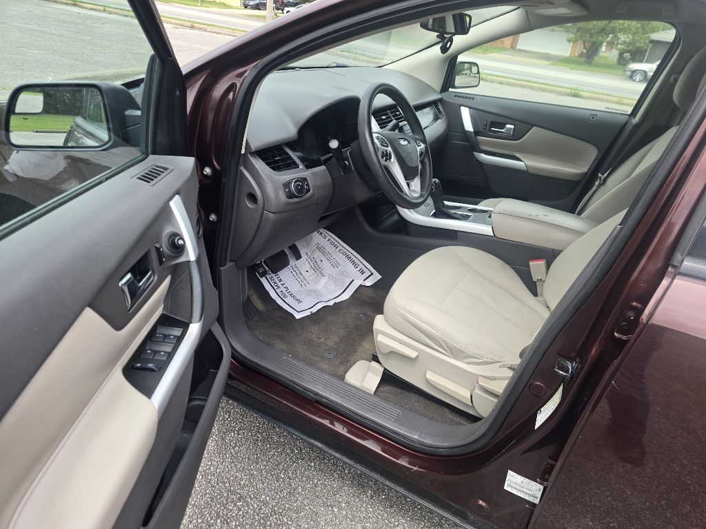 Photo 12 of this FORD EDGE