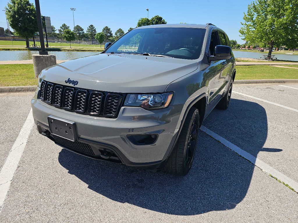 Photo 3 of this JEEP GRAND CHEROKEE