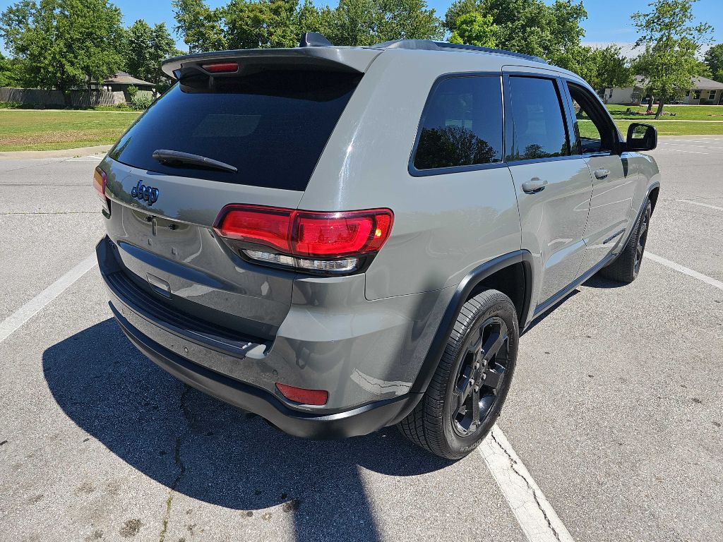 Photo 2 of this JEEP GRAND CHEROKEE