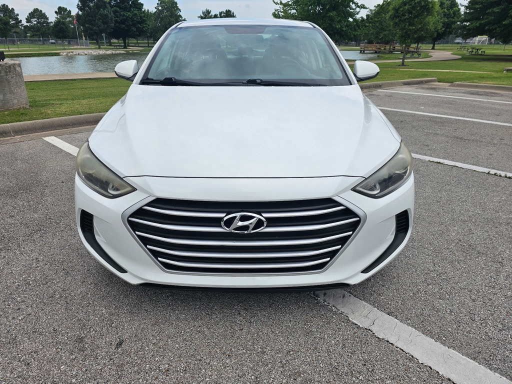 Photo 2 of this HYUNDAI ELANTRA