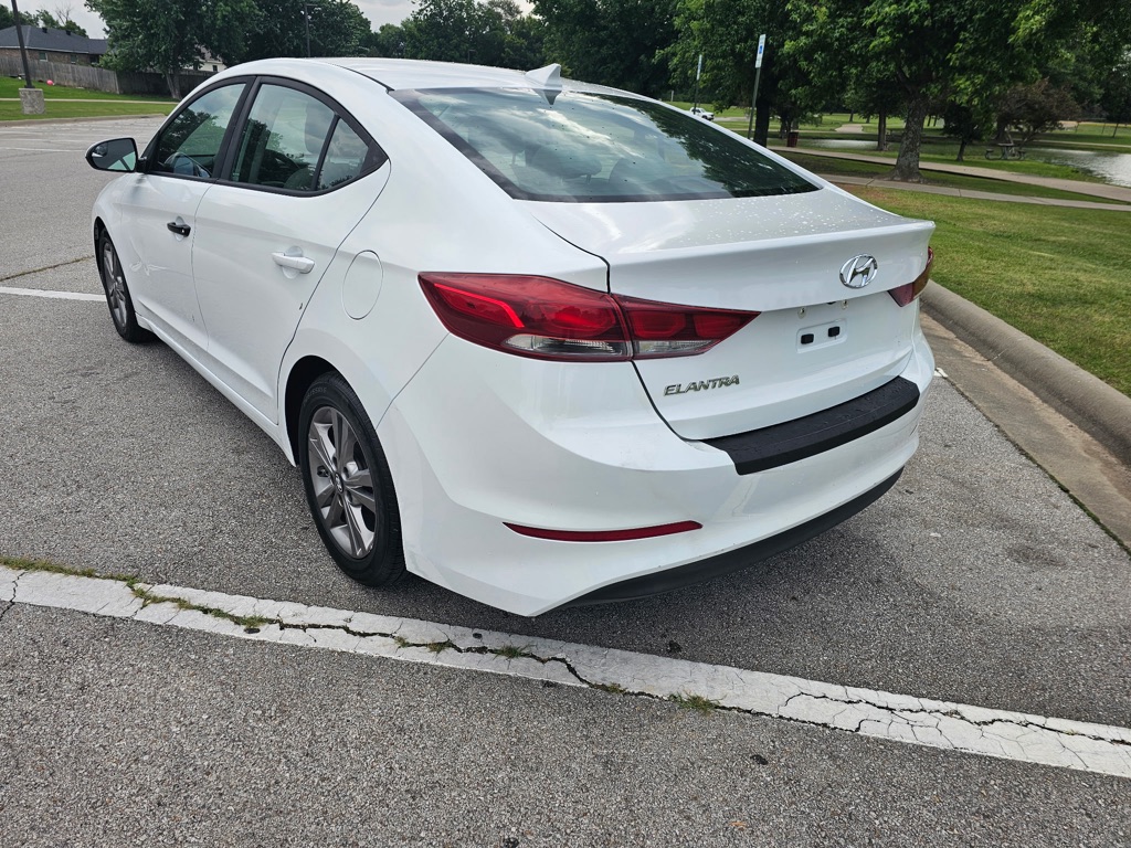 Photo 7 of this HYUNDAI ELANTRA