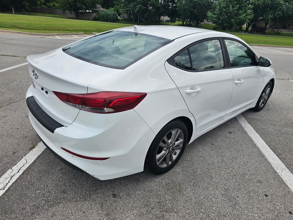 Photo 5 of this HYUNDAI ELANTRA