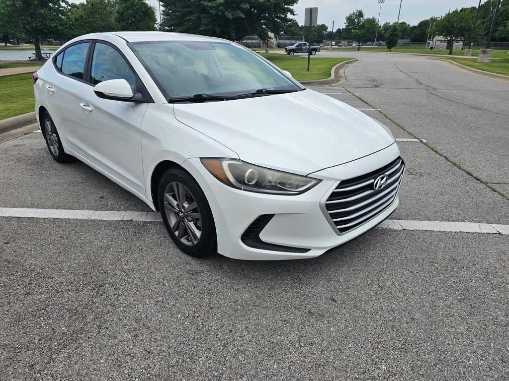 Photo 3 of this HYUNDAI ELANTRA