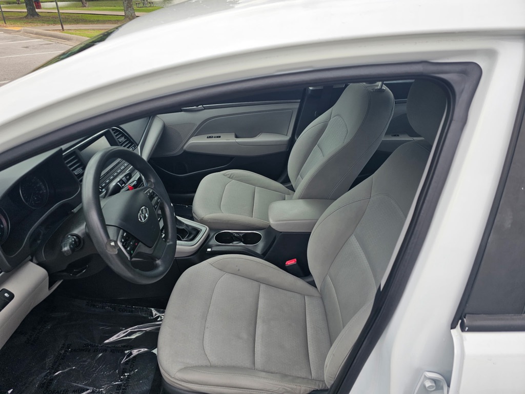 Photo 10 of this HYUNDAI ELANTRA