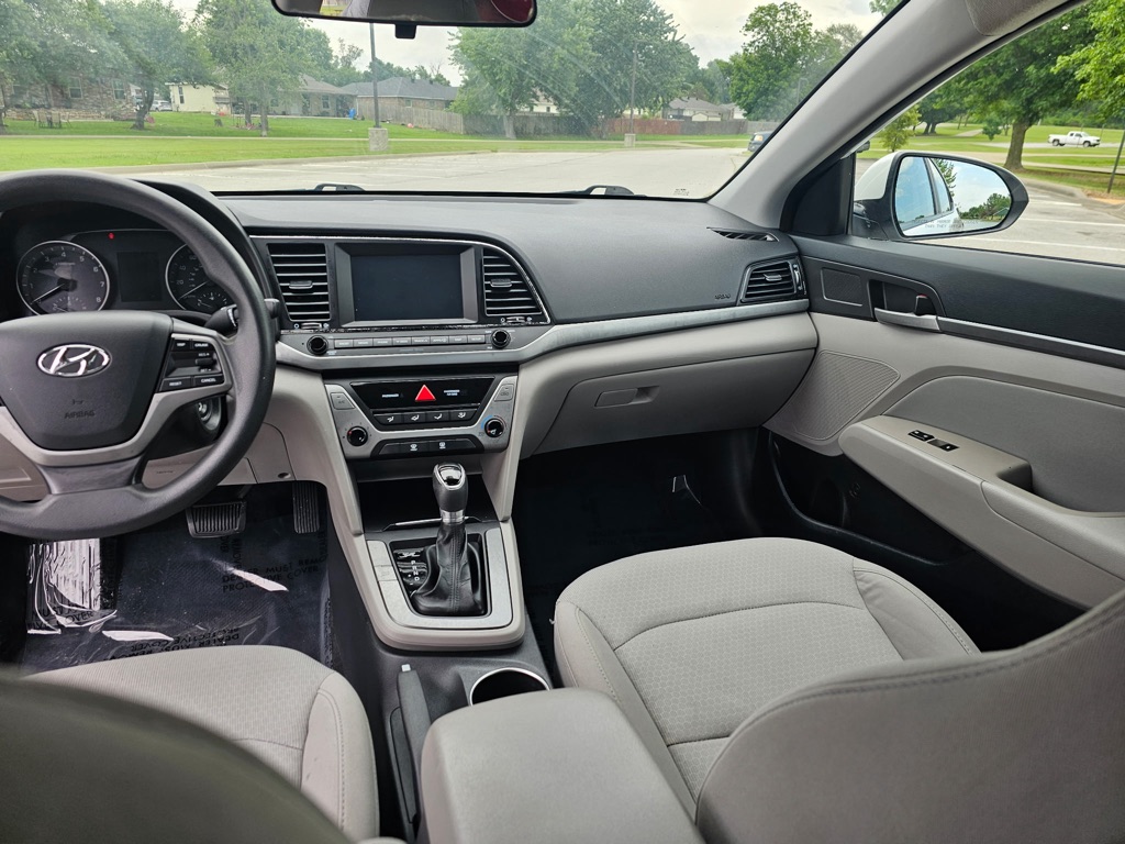 Photo 9 of this HYUNDAI ELANTRA