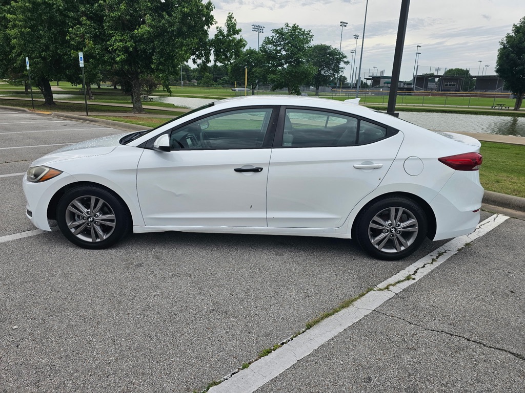 Photo 8 of this HYUNDAI ELANTRA