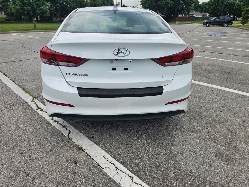 Photo 6 of this HYUNDAI ELANTRA