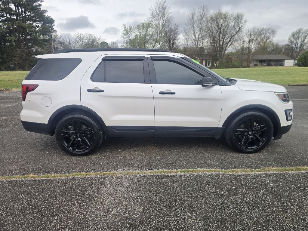Photo 13 of this FORD EXPLORER