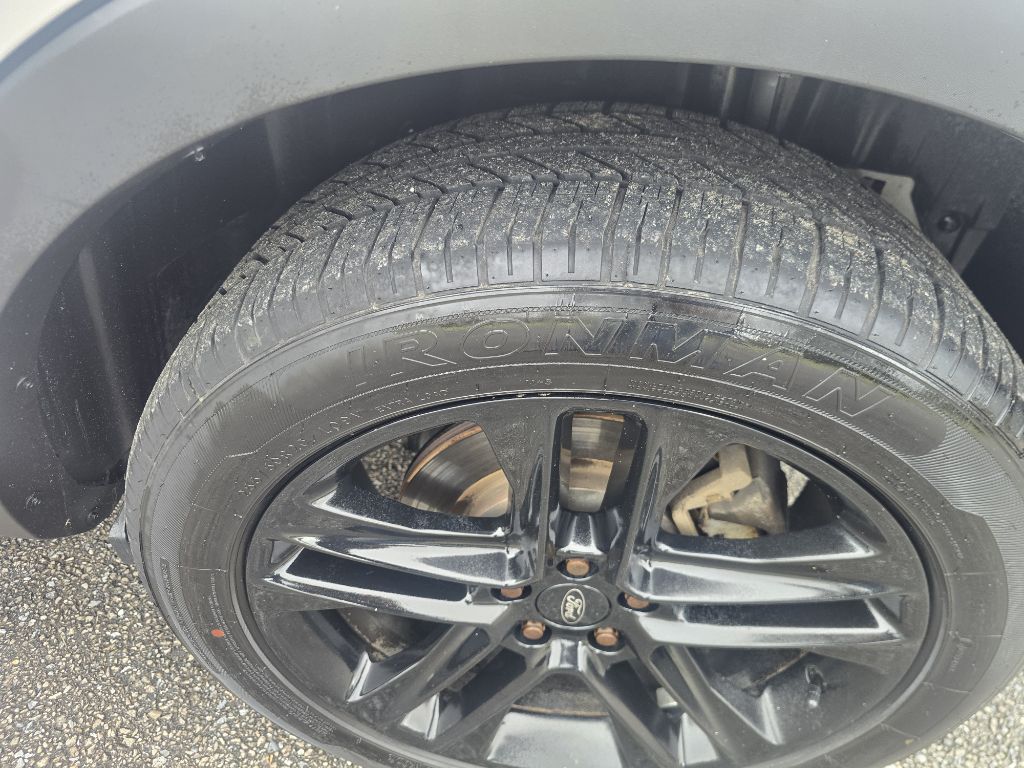 Photo 4 of this FORD EXPLORER