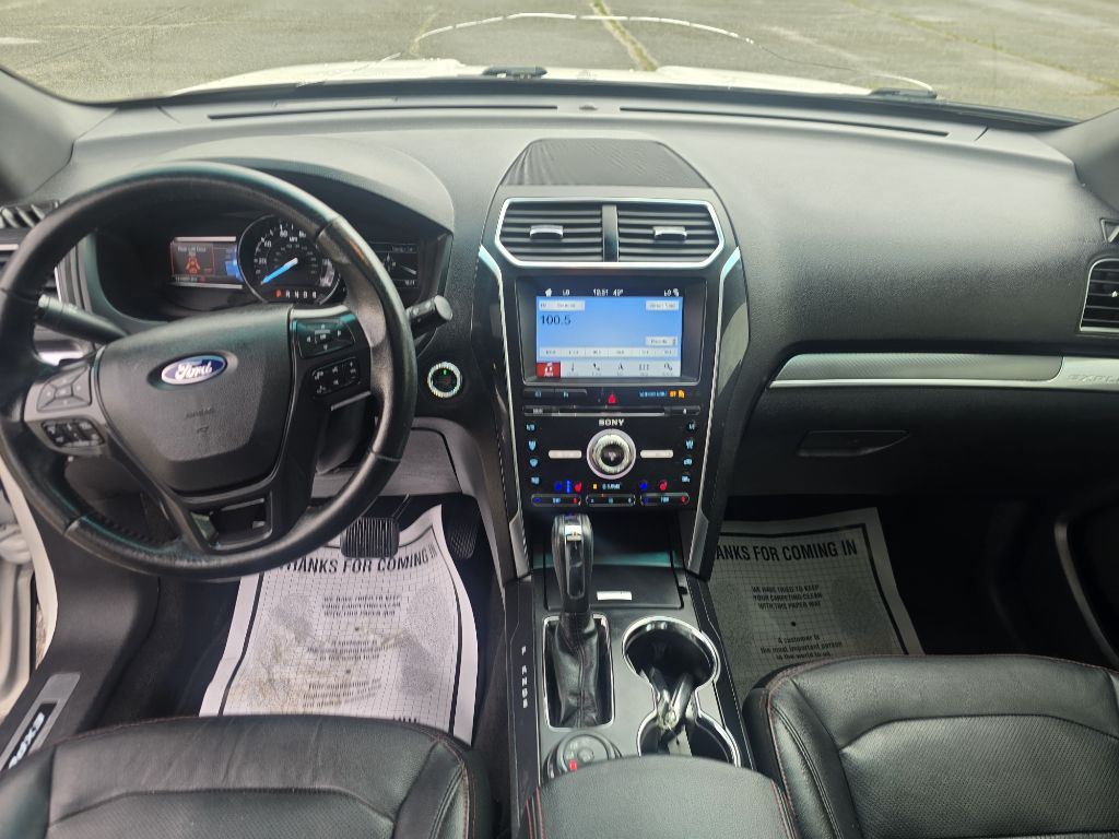 Photo 3 of this FORD EXPLORER