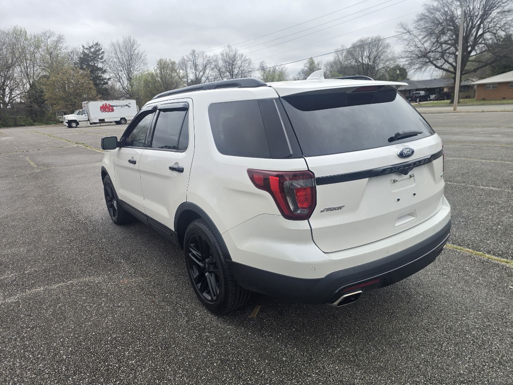 Photo 15 of this FORD EXPLORER
